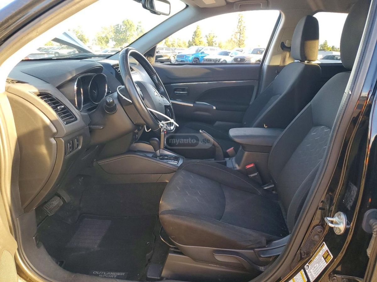 Mitsubishi Outlander Sport - фото 7
