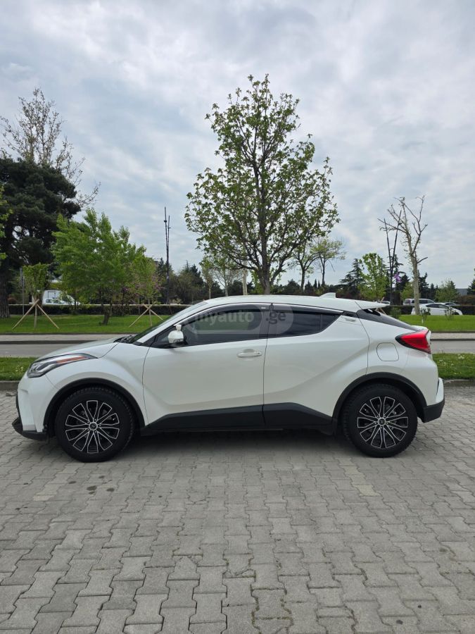 Toyota CHR - фото 1