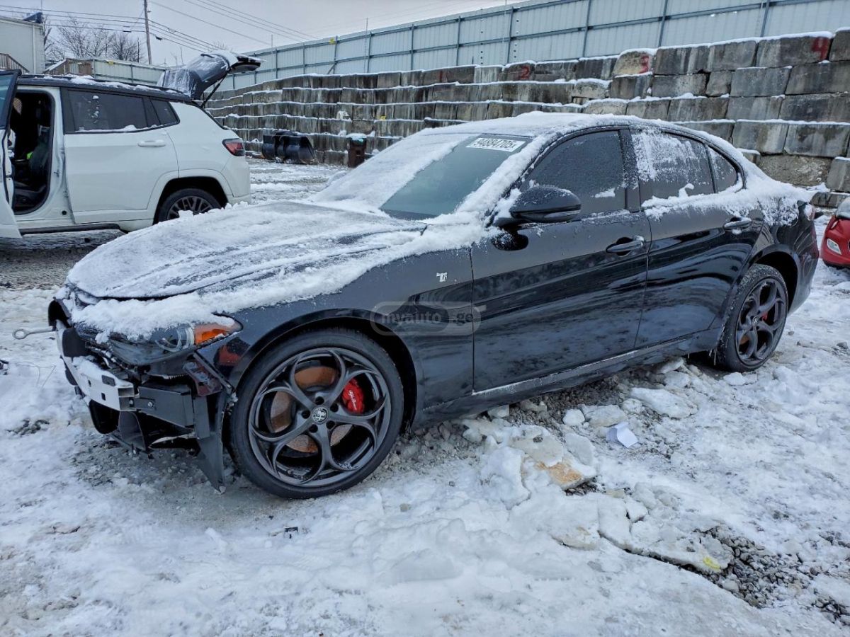 Alfa Romeo Giulia 2024 — миниатюра 1