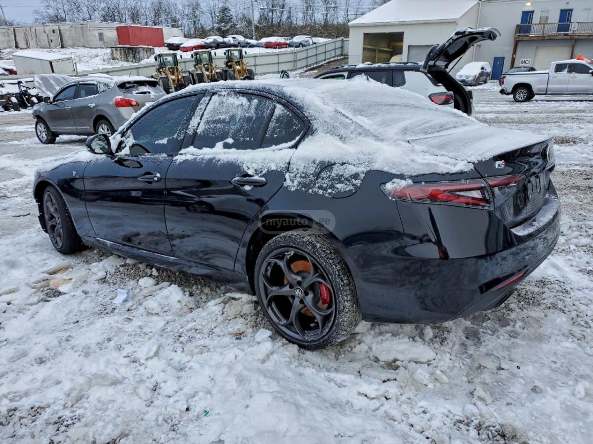 Alfa Romeo Giulia 2024 — миниатюра 2