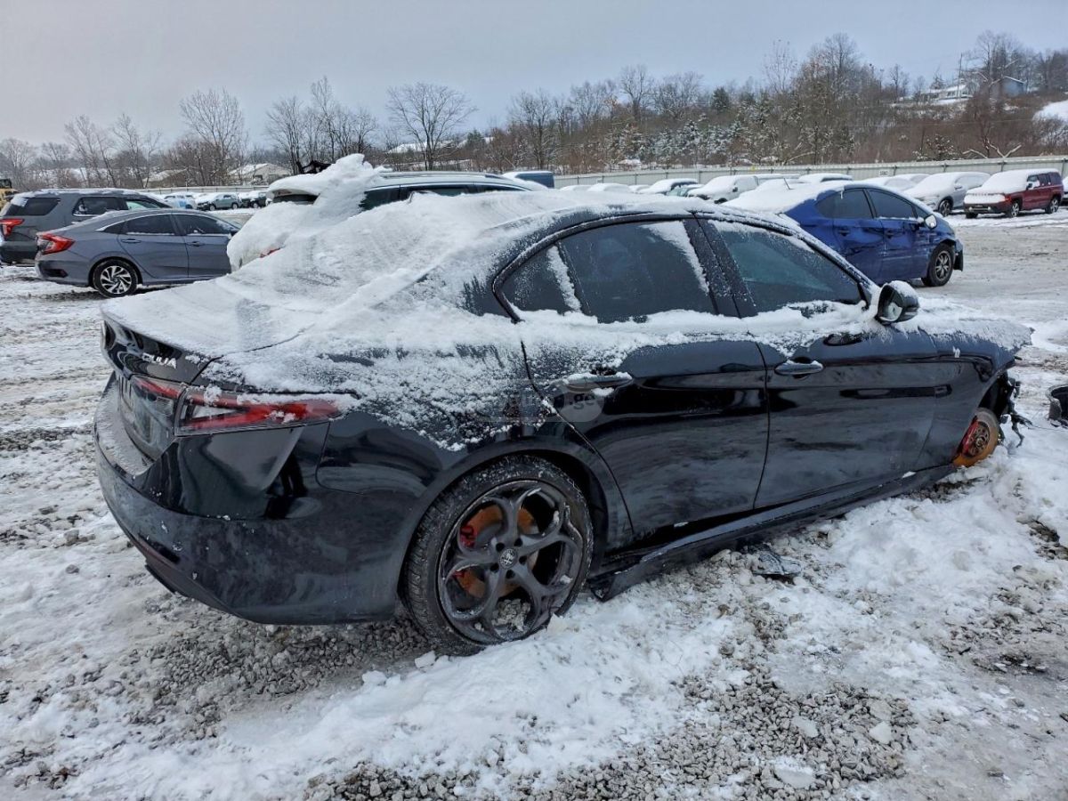 Alfa Romeo Giulia 2024 — миниатюра 3