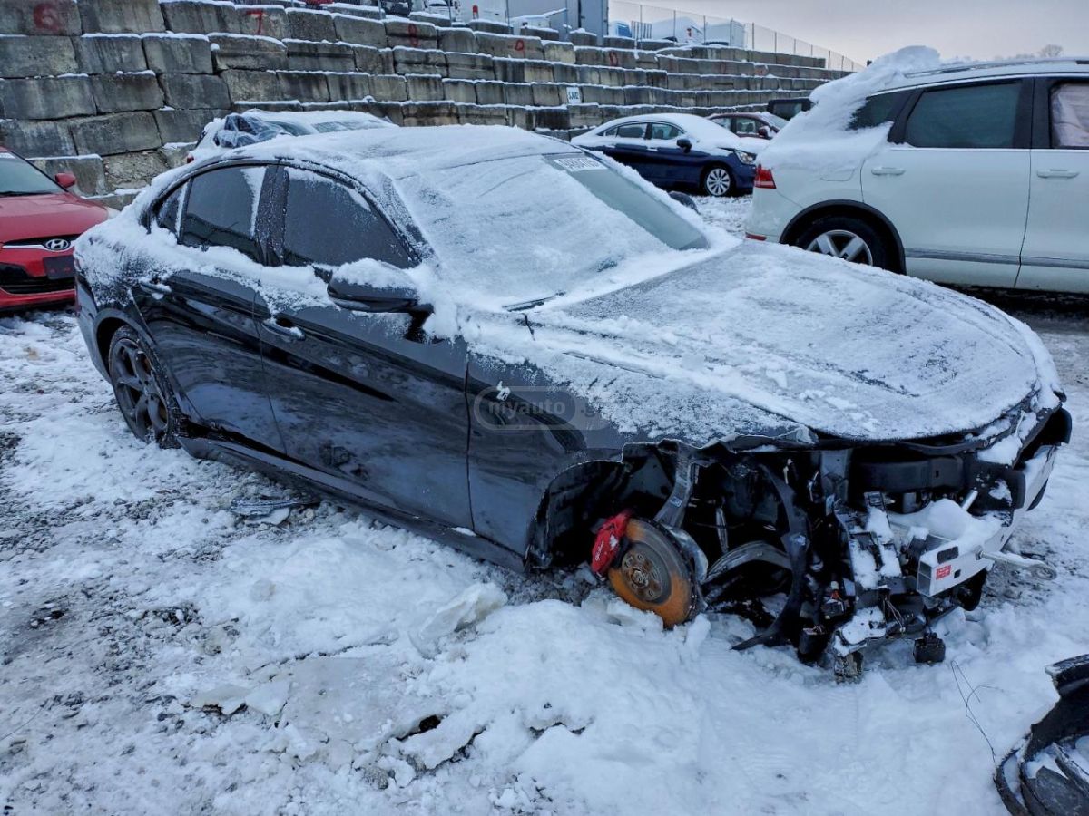 Alfa Romeo Giulia 2024 — миниатюра 4