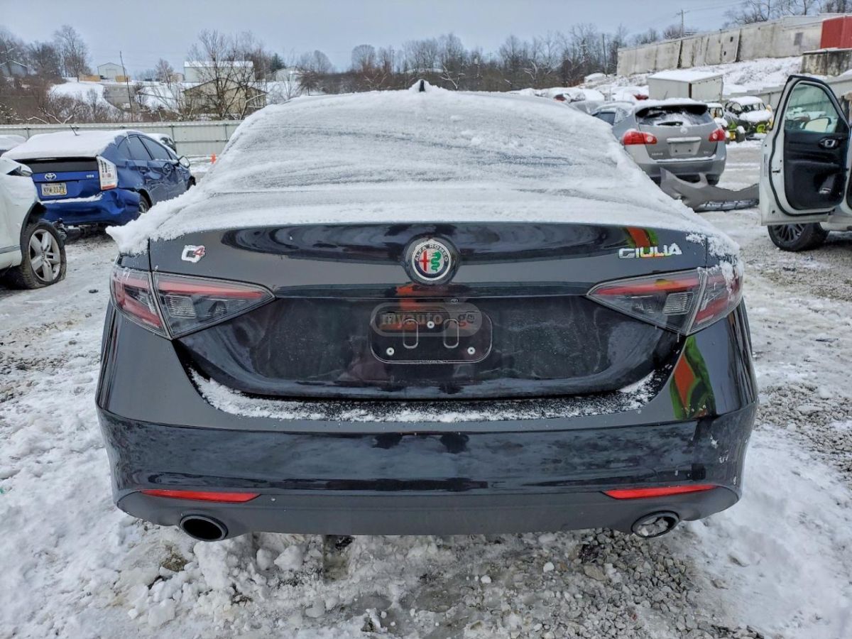 Alfa Romeo Giulia 2024 — миниатюра 6