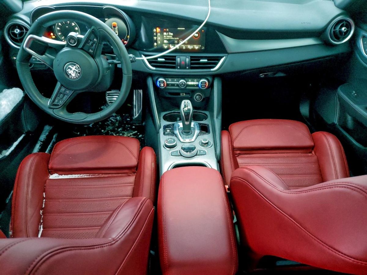 Alfa Romeo Giulia 2024 — миниатюра 8