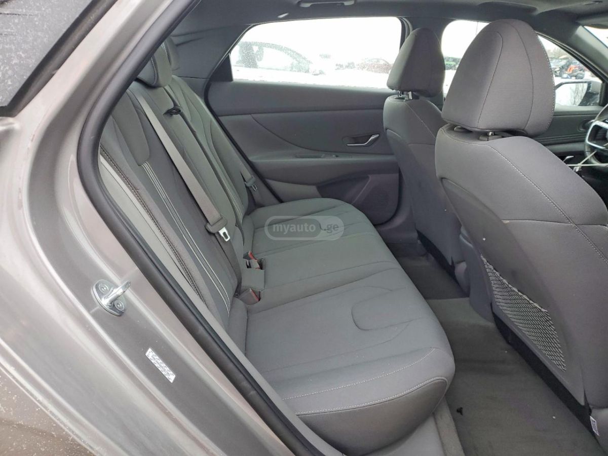 Hyundai Elantra - фото 10