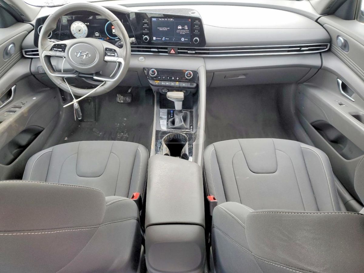 Hyundai Elantra - фото 8