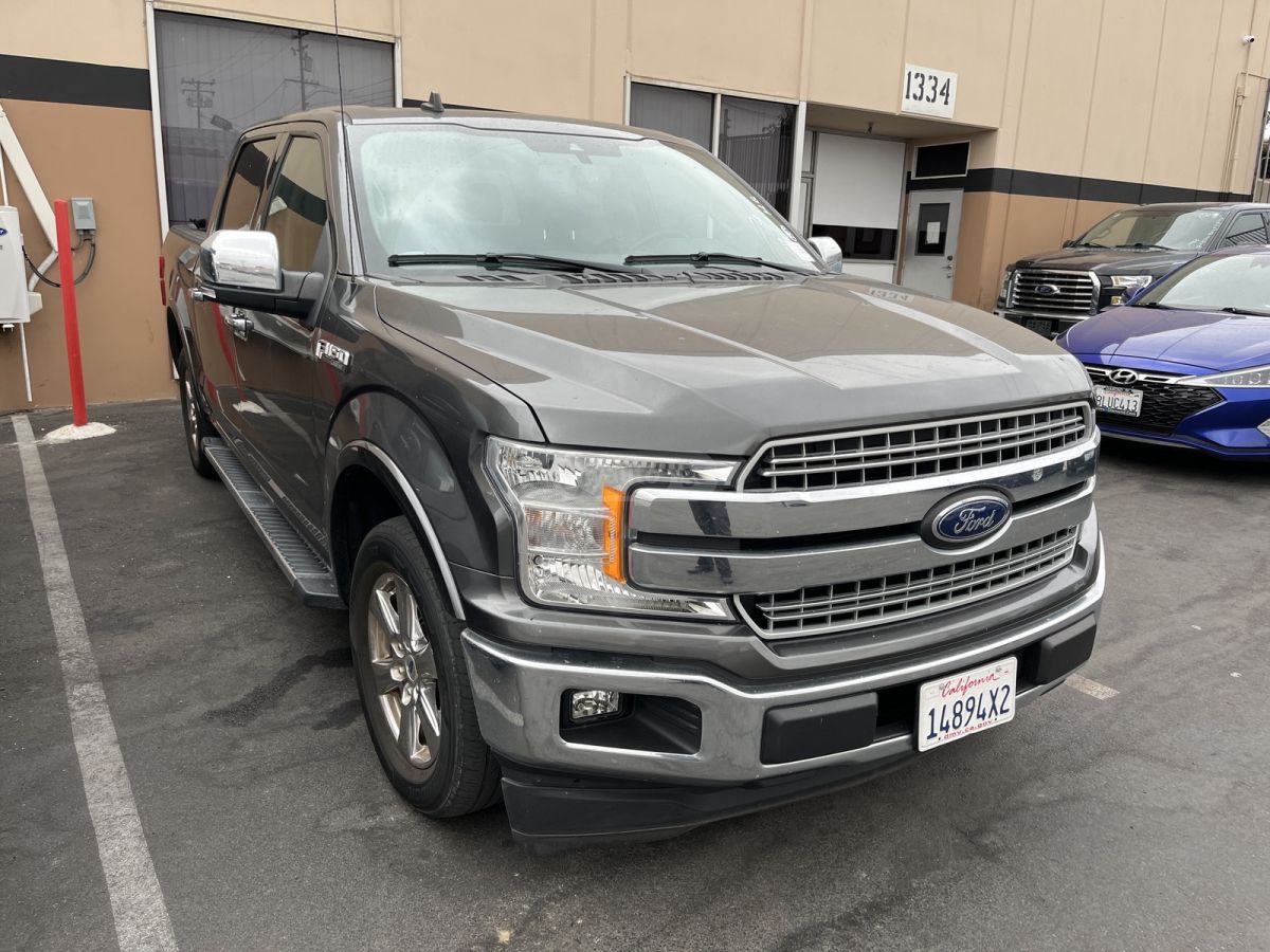 Ford F150 - фото 1