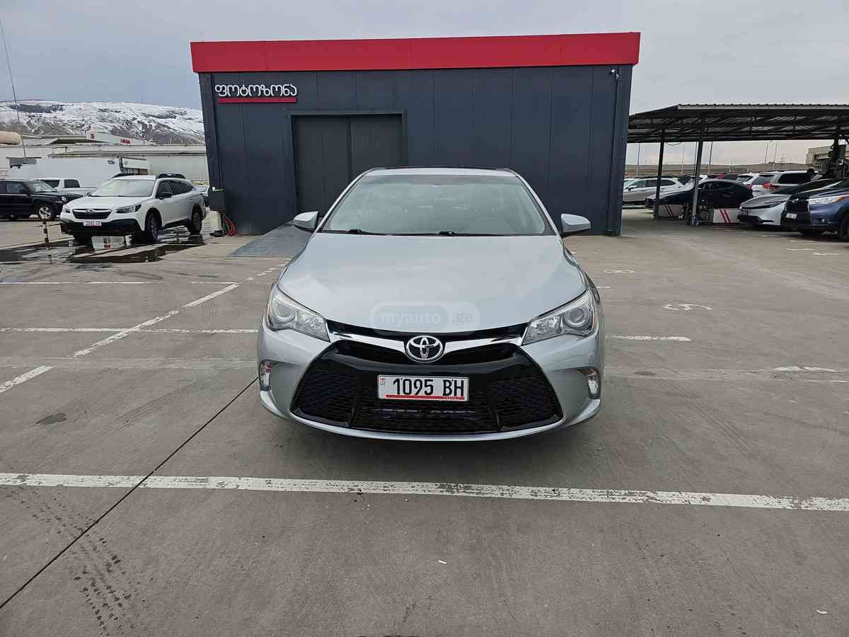 Toyota Camry - фото 2