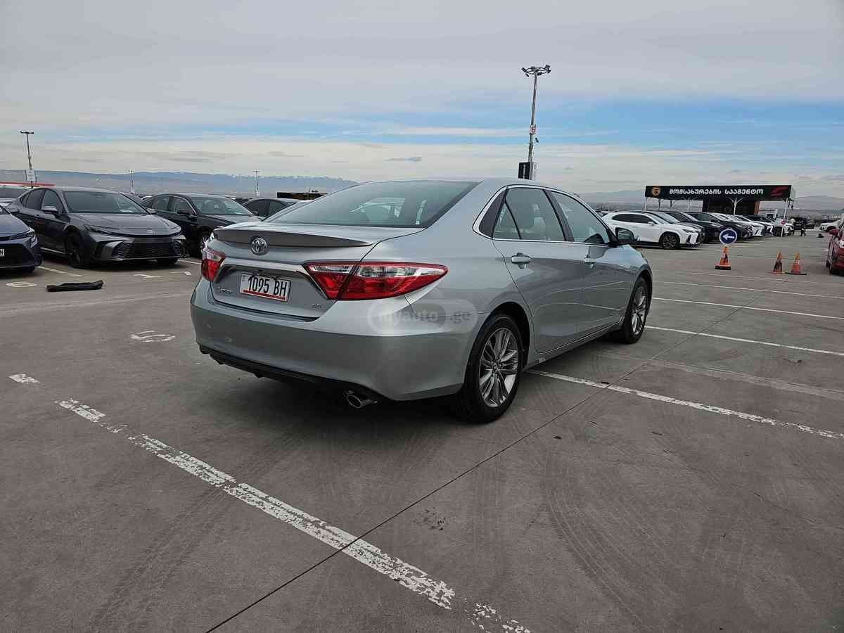 Toyota Camry - фото 4