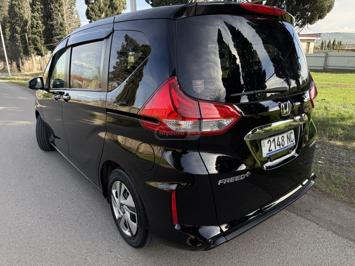Honda Freed - фото 6