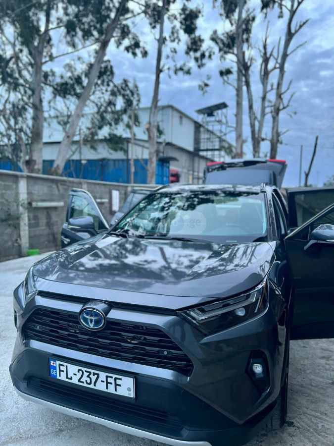 Toyota RAV 4 - фото 1