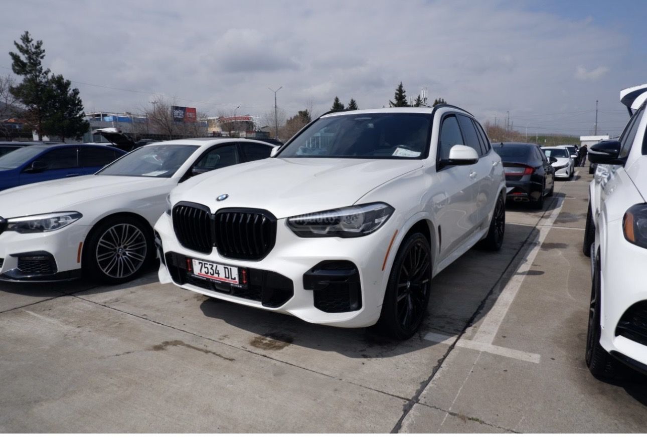 BMW X5 - фото 1