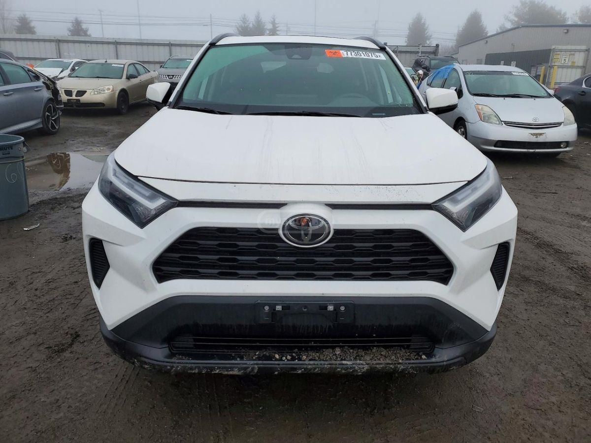 Toyota XLE — миниатюра 5