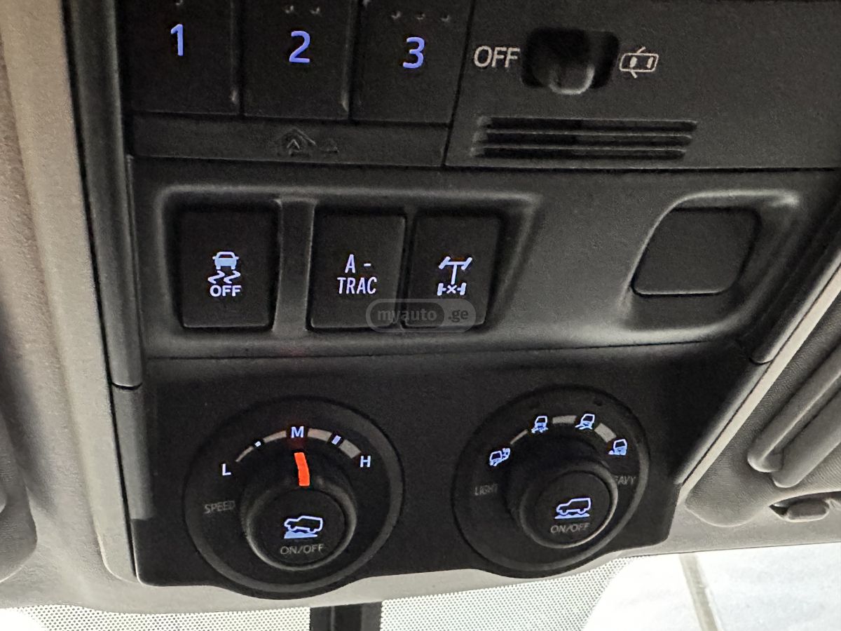 Toyota 4 Runner - фото 12