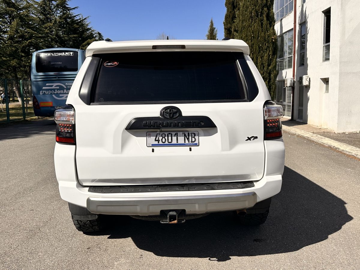 Toyota 4 Runner - фото 2