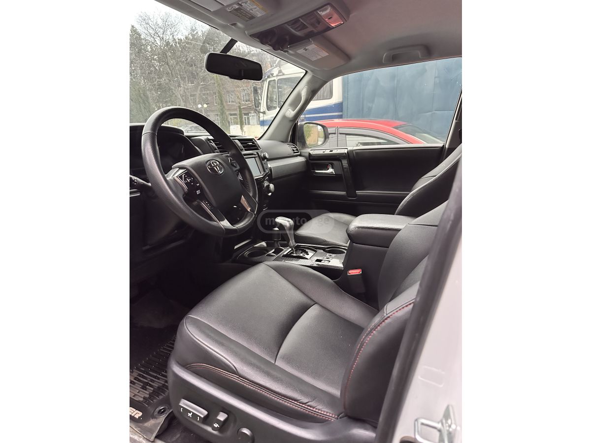 Toyota 4 Runner - фото 9