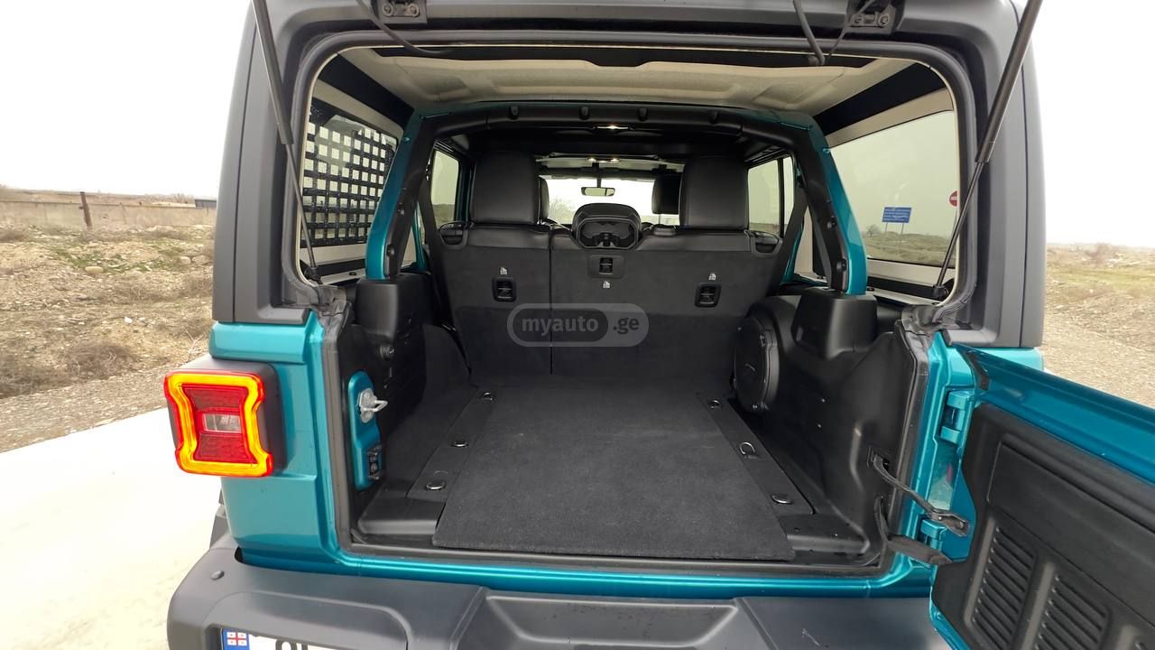 Jeep Wrangler - фото 12