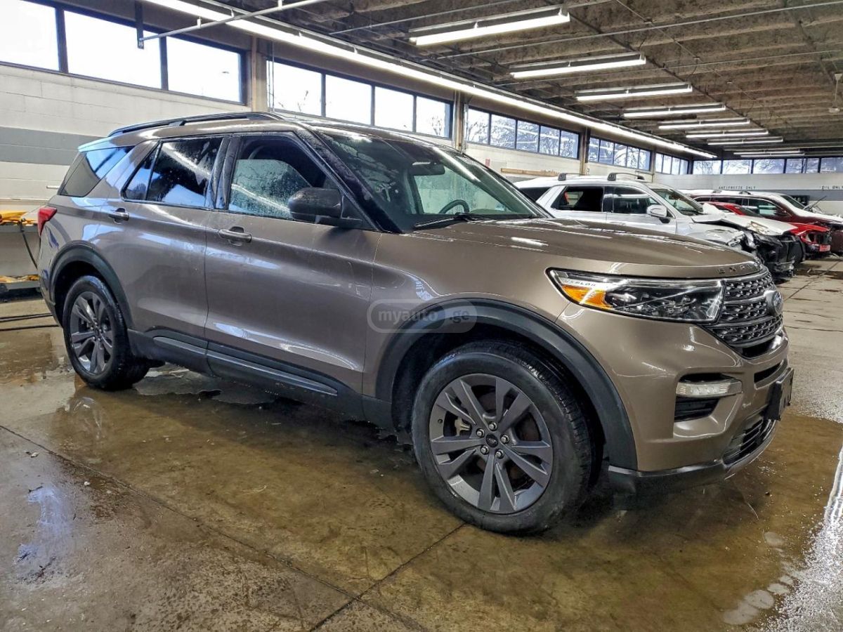 Ford Limited 4dr 4x4 Automatic — миниатюра 4