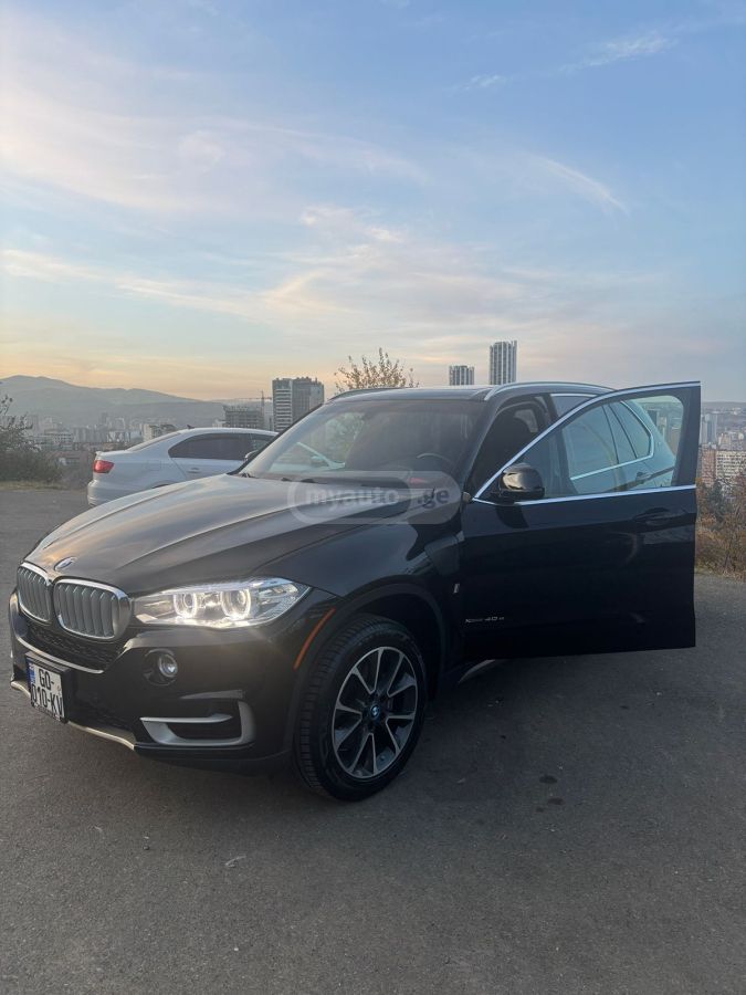 BMW X5 - фото 1