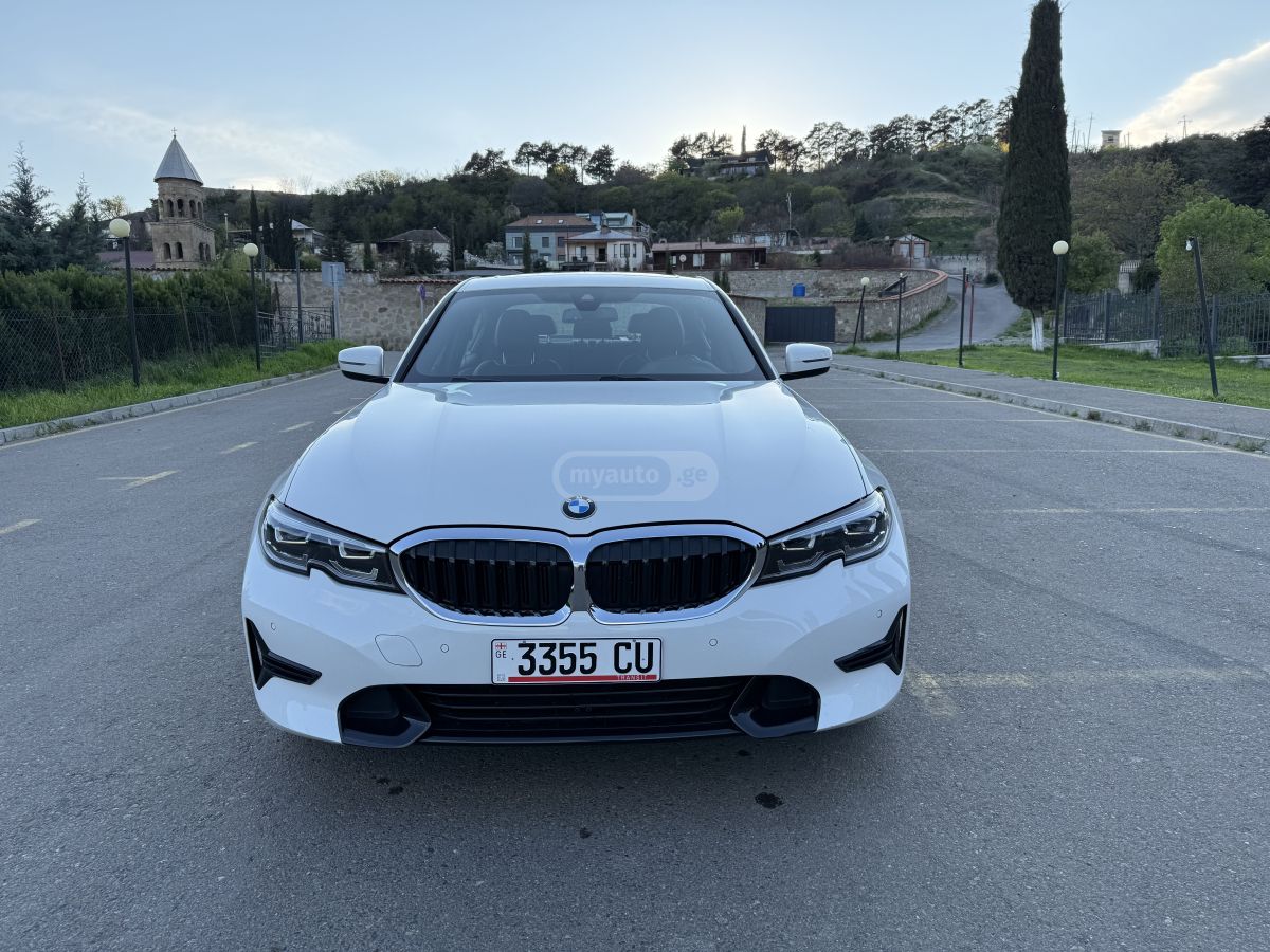 BMW 330 - фото 1