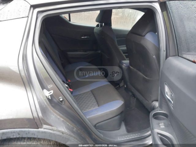 Toyota CHR - фото 8