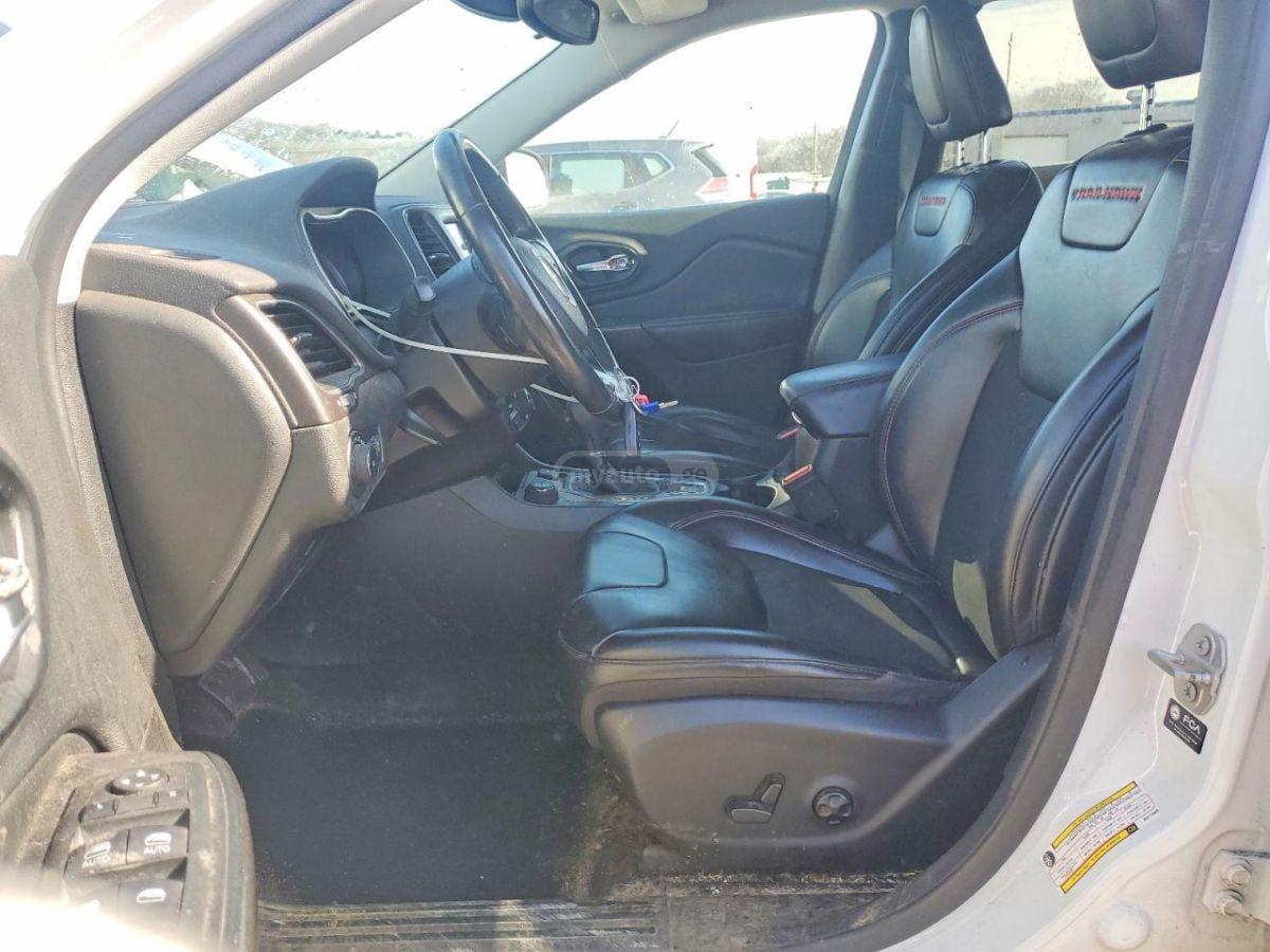 Jeep Cherokee - фото 7