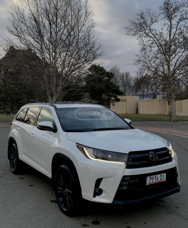 Toyota Highlander - фото 1