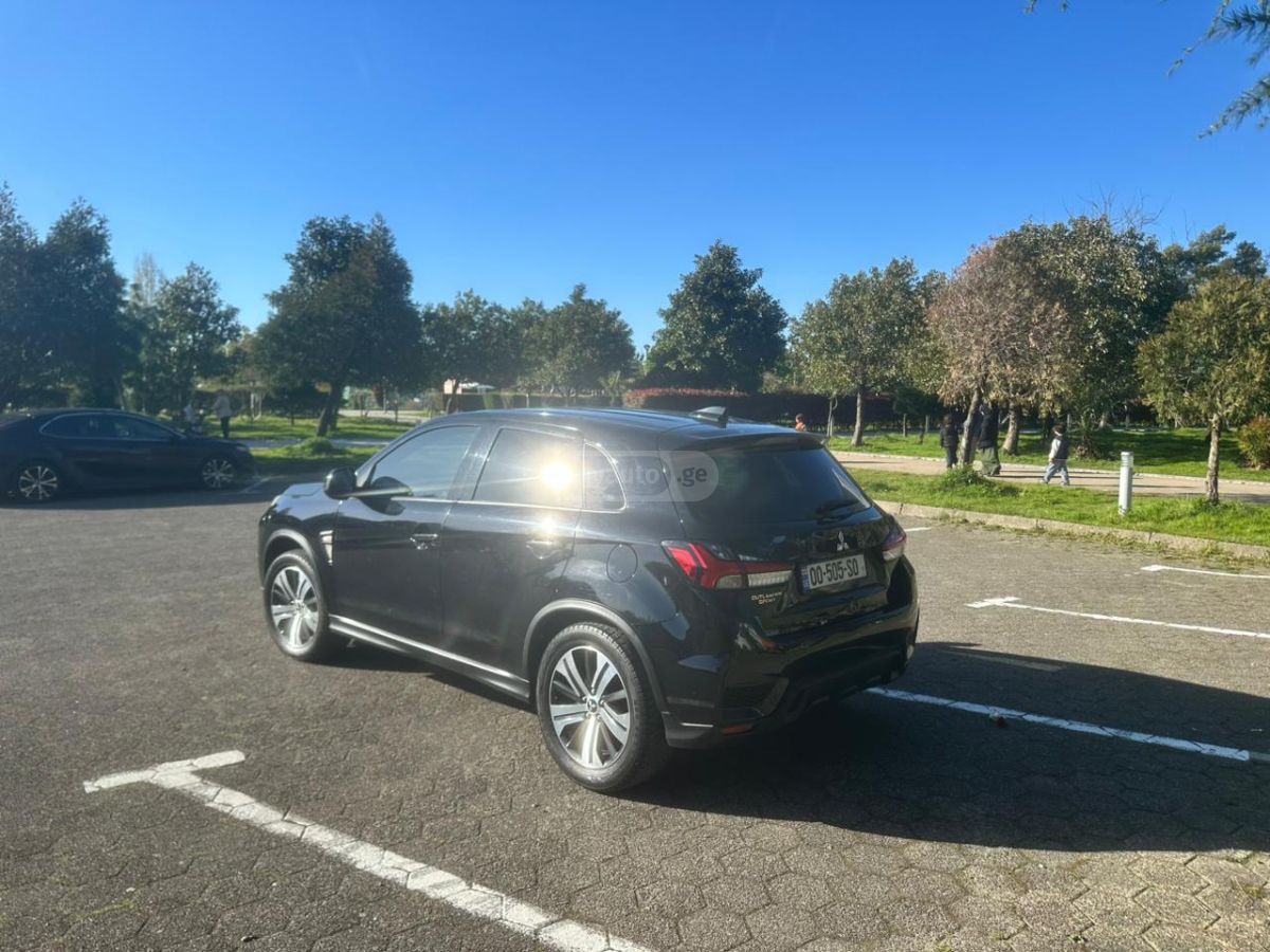 Mitsubishi Outlander Sport - фото 3