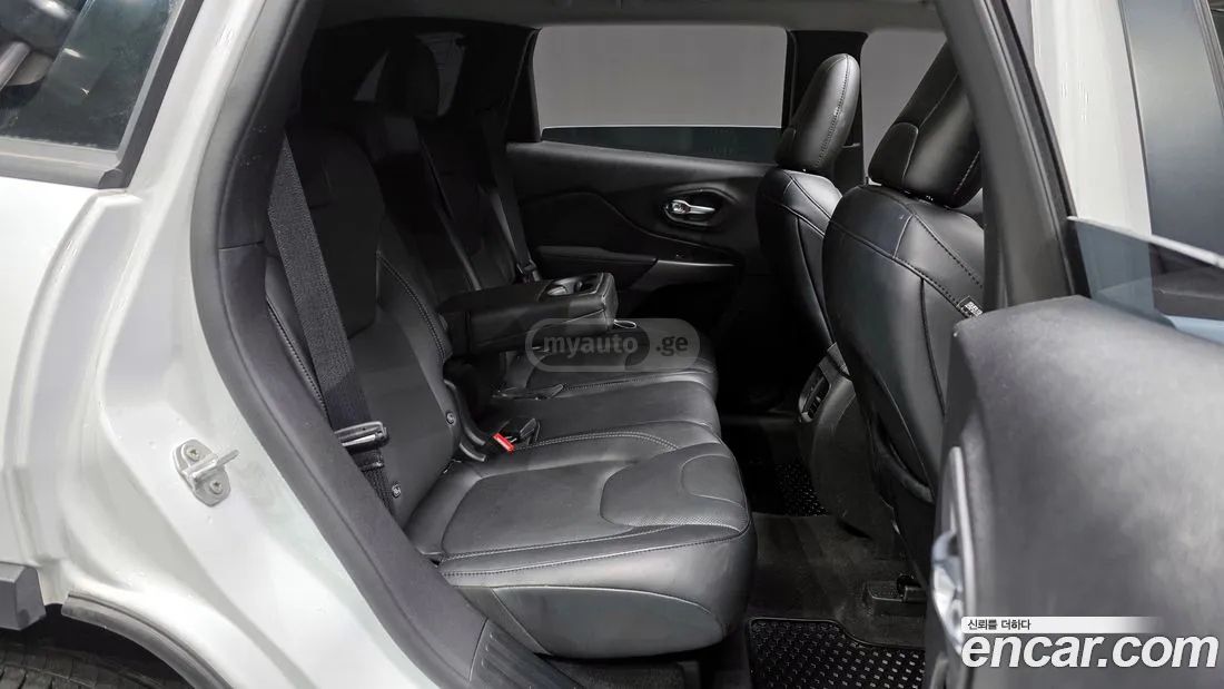 Jeep Cherokee - фото 12