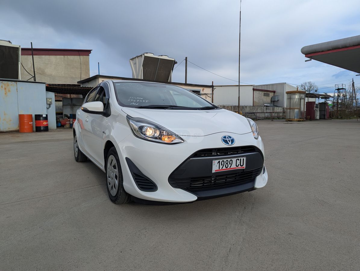 Toyota Aqua - фото 1