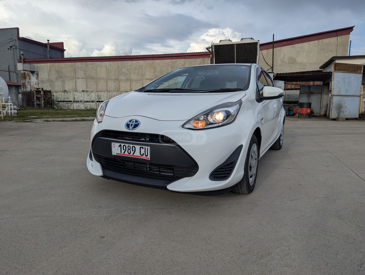 Toyota Aqua - фото 2