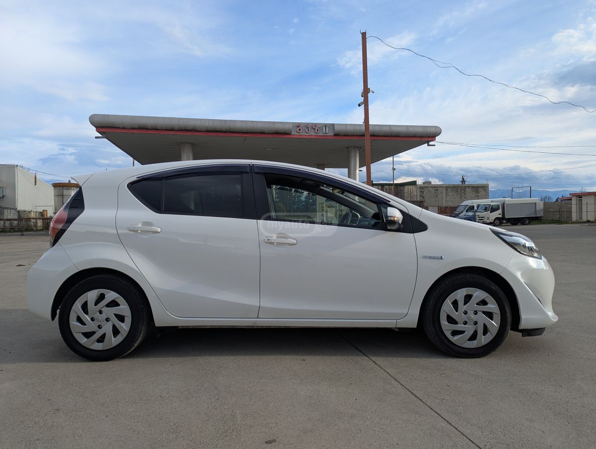 Toyota Aqua - фото 4