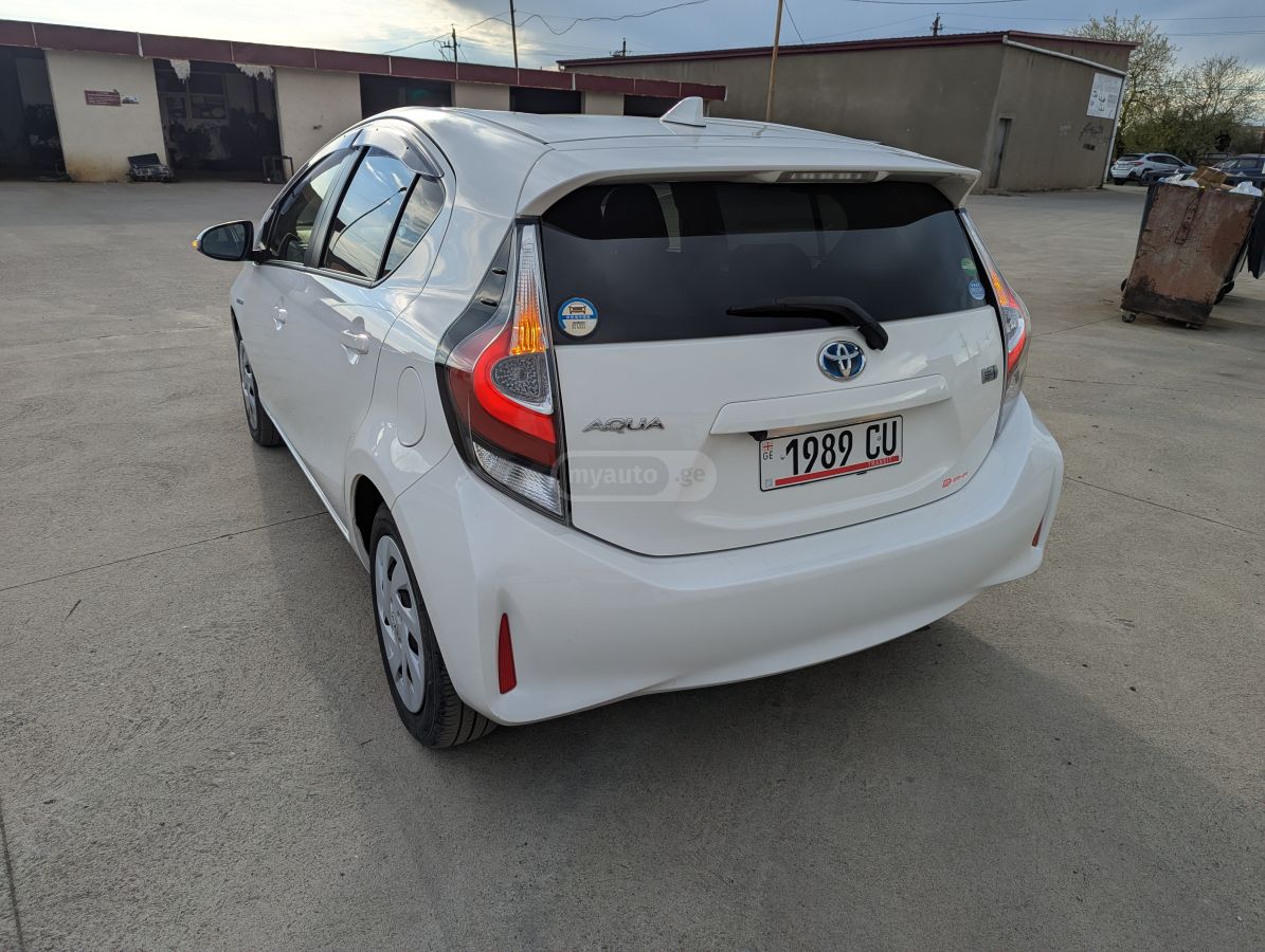 Toyota Aqua - фото 6