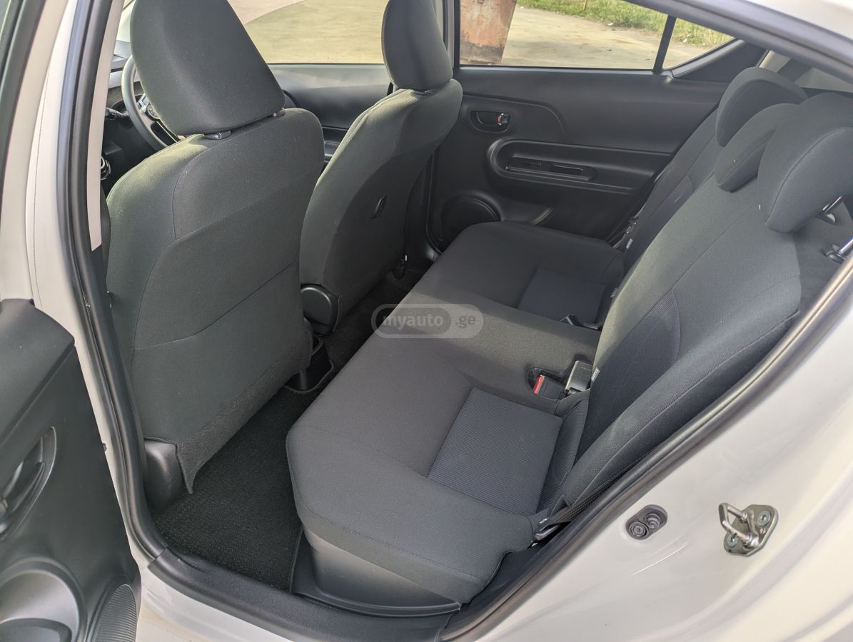 Toyota Aqua - фото 9