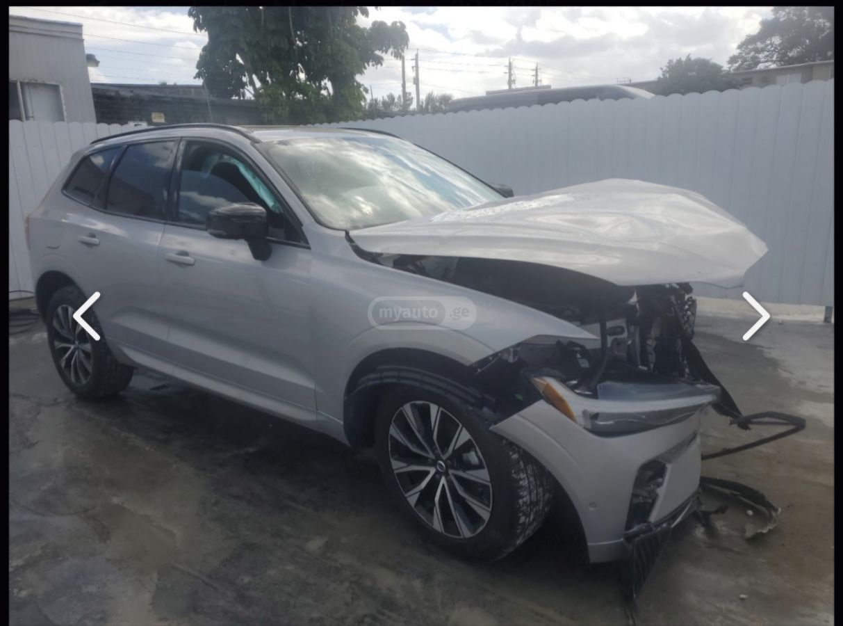 Volvo XC 60 - фото 1