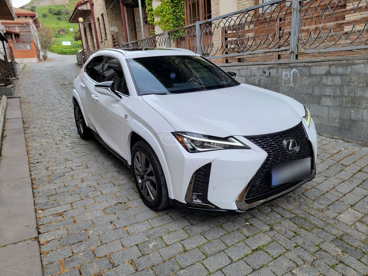 Lexus UX 250 h - фото 1