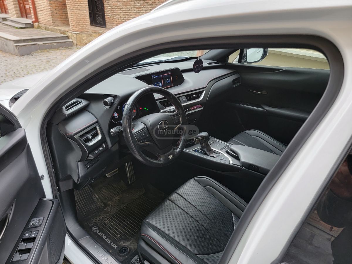 Lexus UX 250 h - фото 13