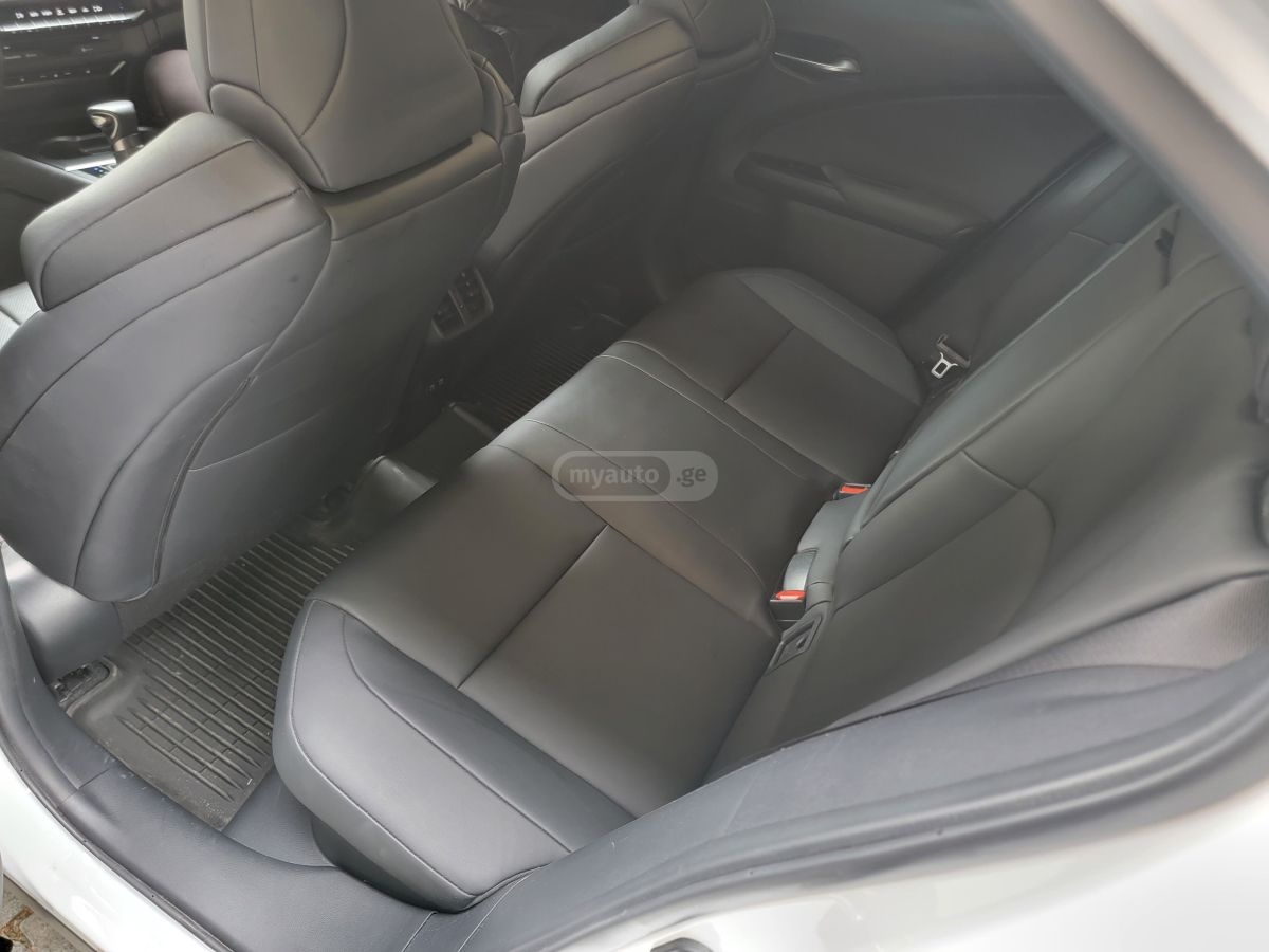 Lexus UX 250 h - фото 2