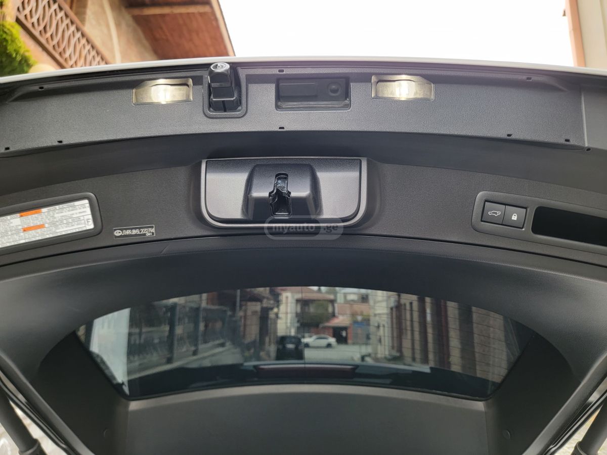 Lexus UX 250 h - фото 3