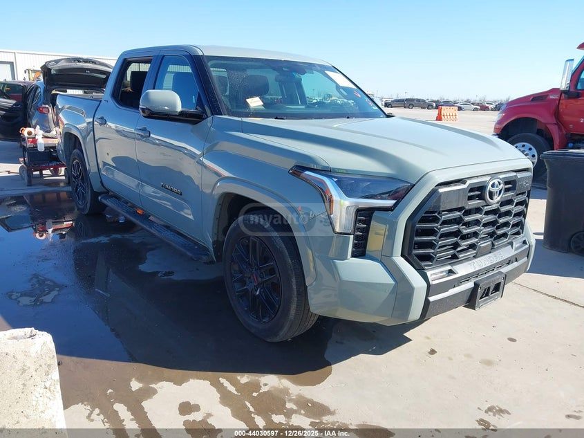 Toyota Tundra - фото 1