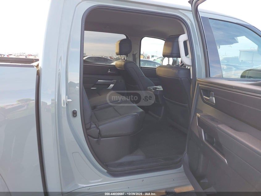 Toyota Tundra - фото 8