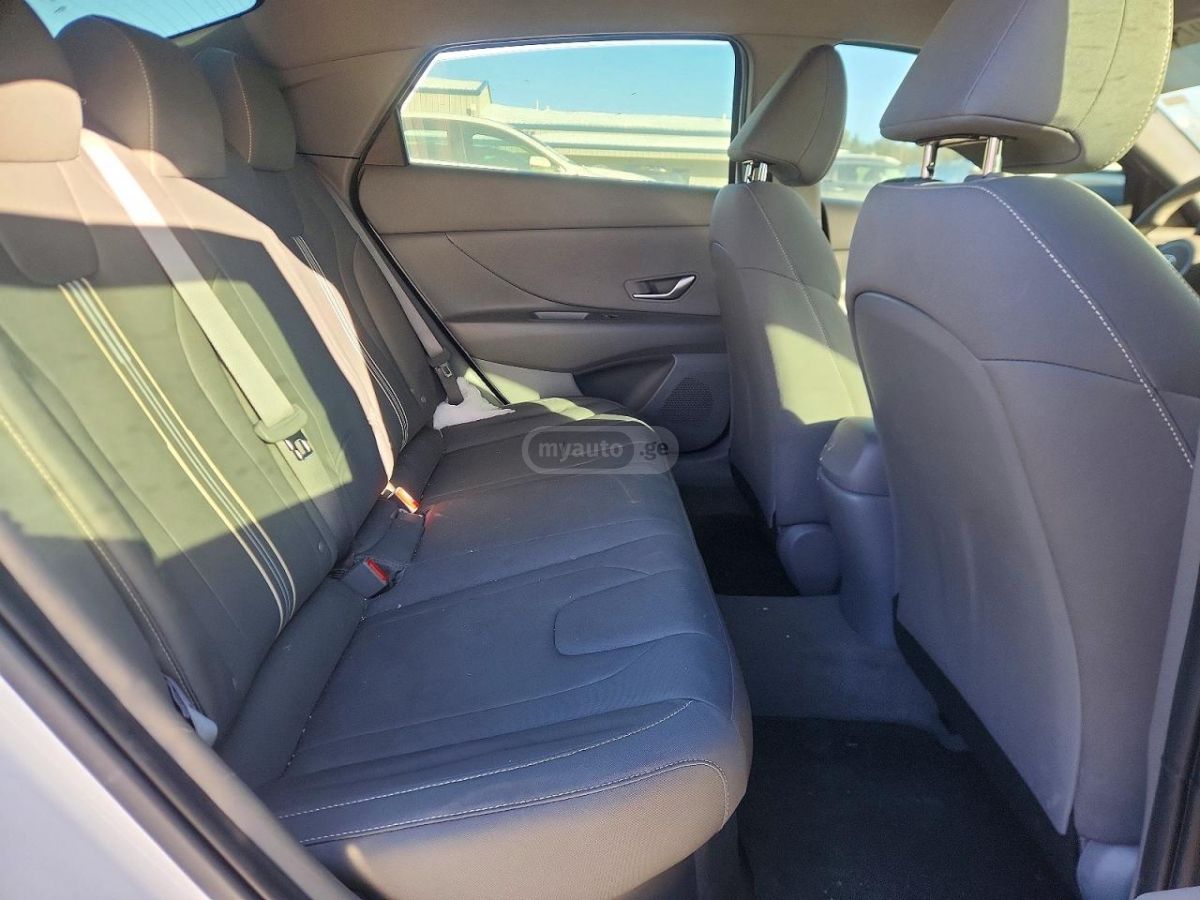 Hyundai Elantra - фото 10