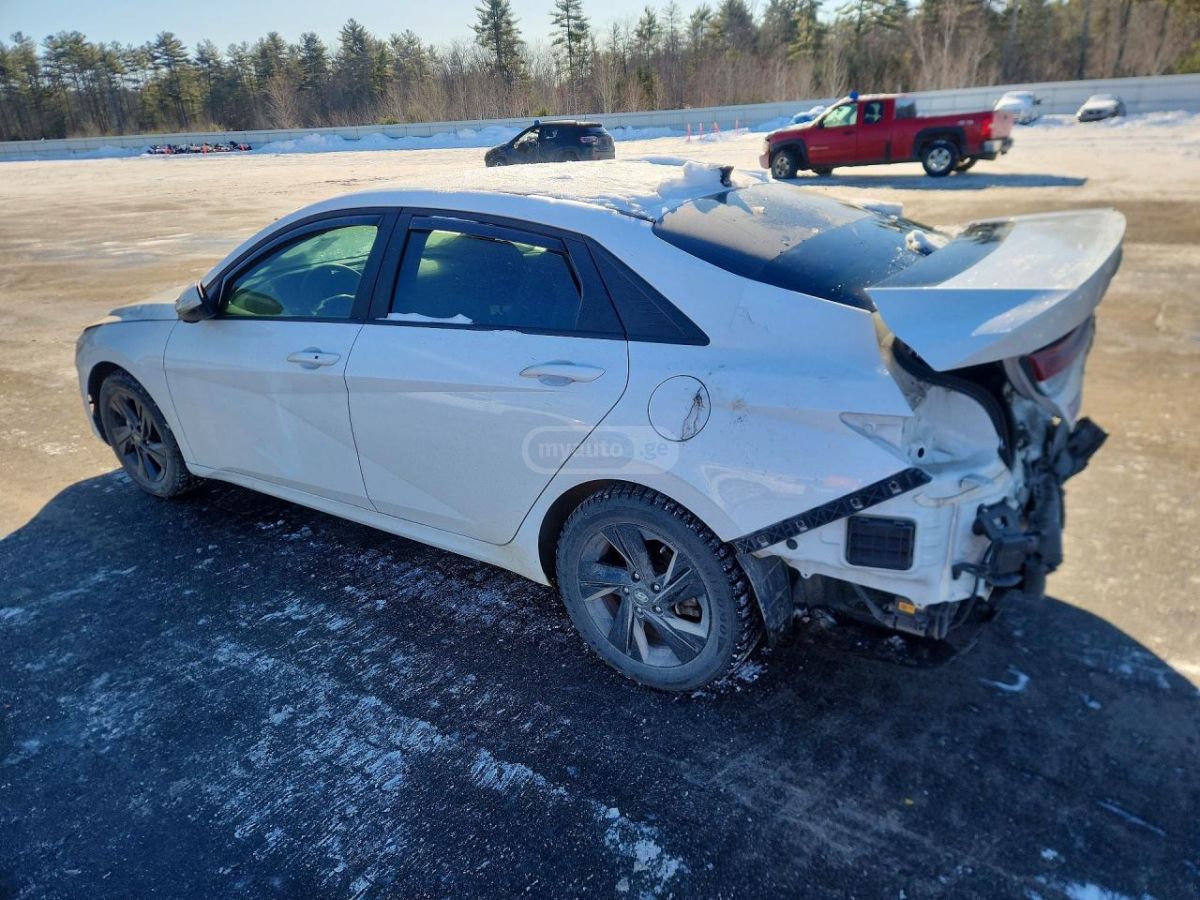 Hyundai Elantra - фото 2