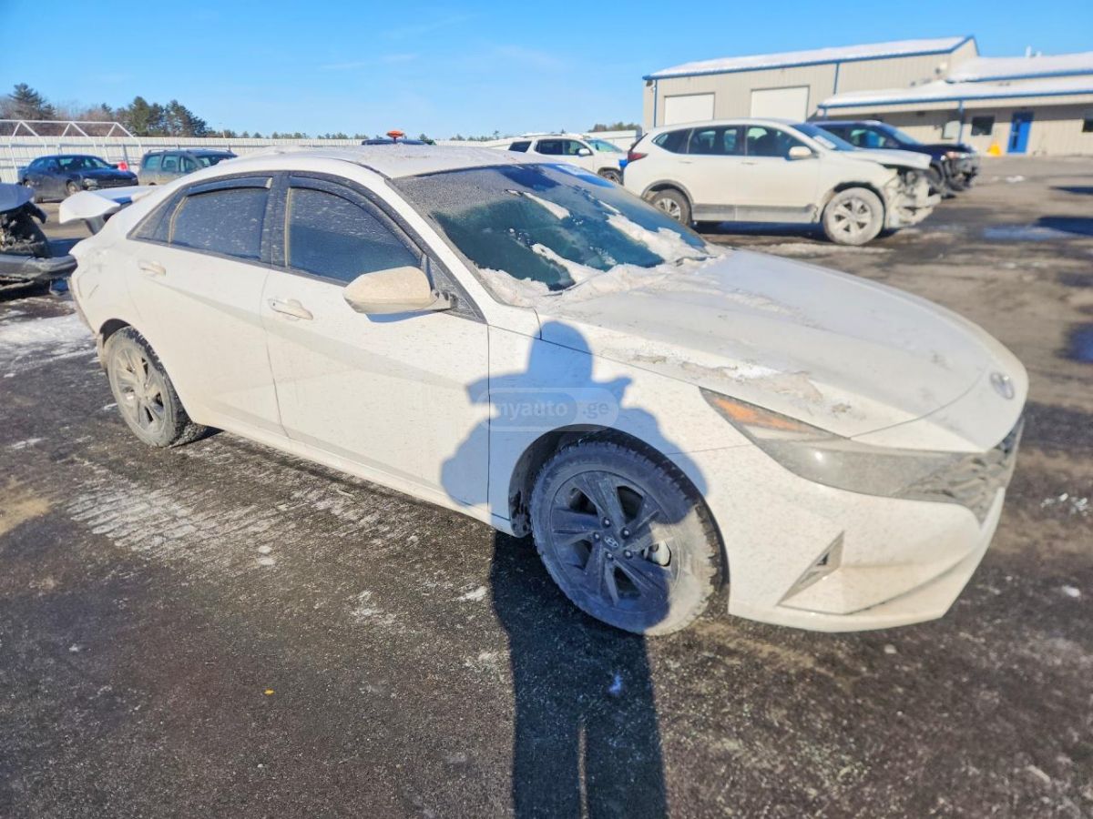 Hyundai Elantra - фото 4