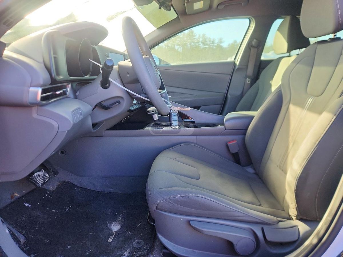 Hyundai Elantra - фото 7