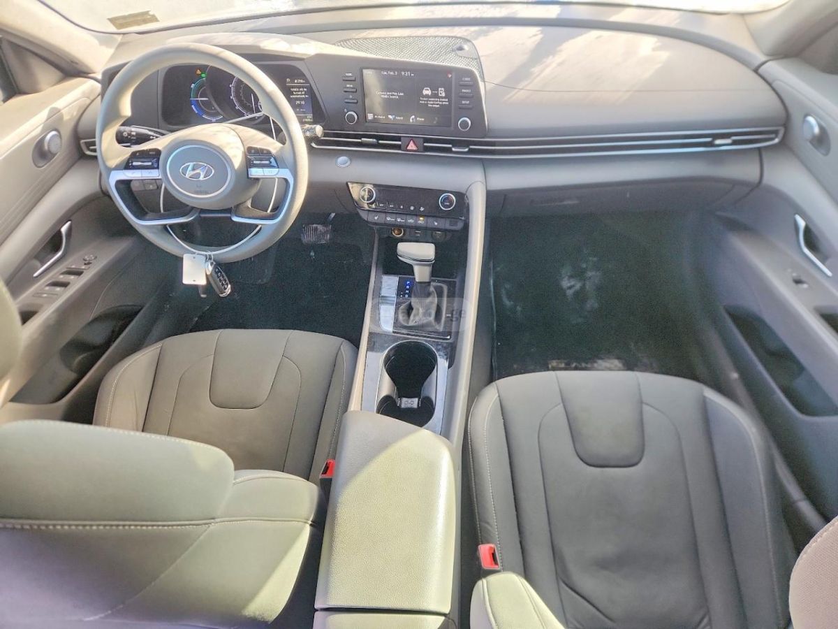 Hyundai Elantra - фото 8