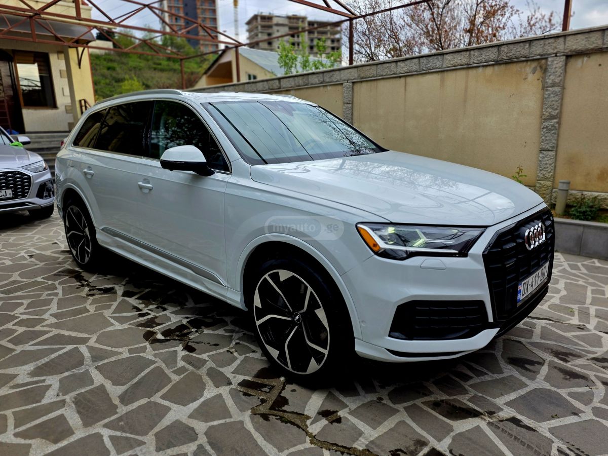 Audi Q7 - фото 1
