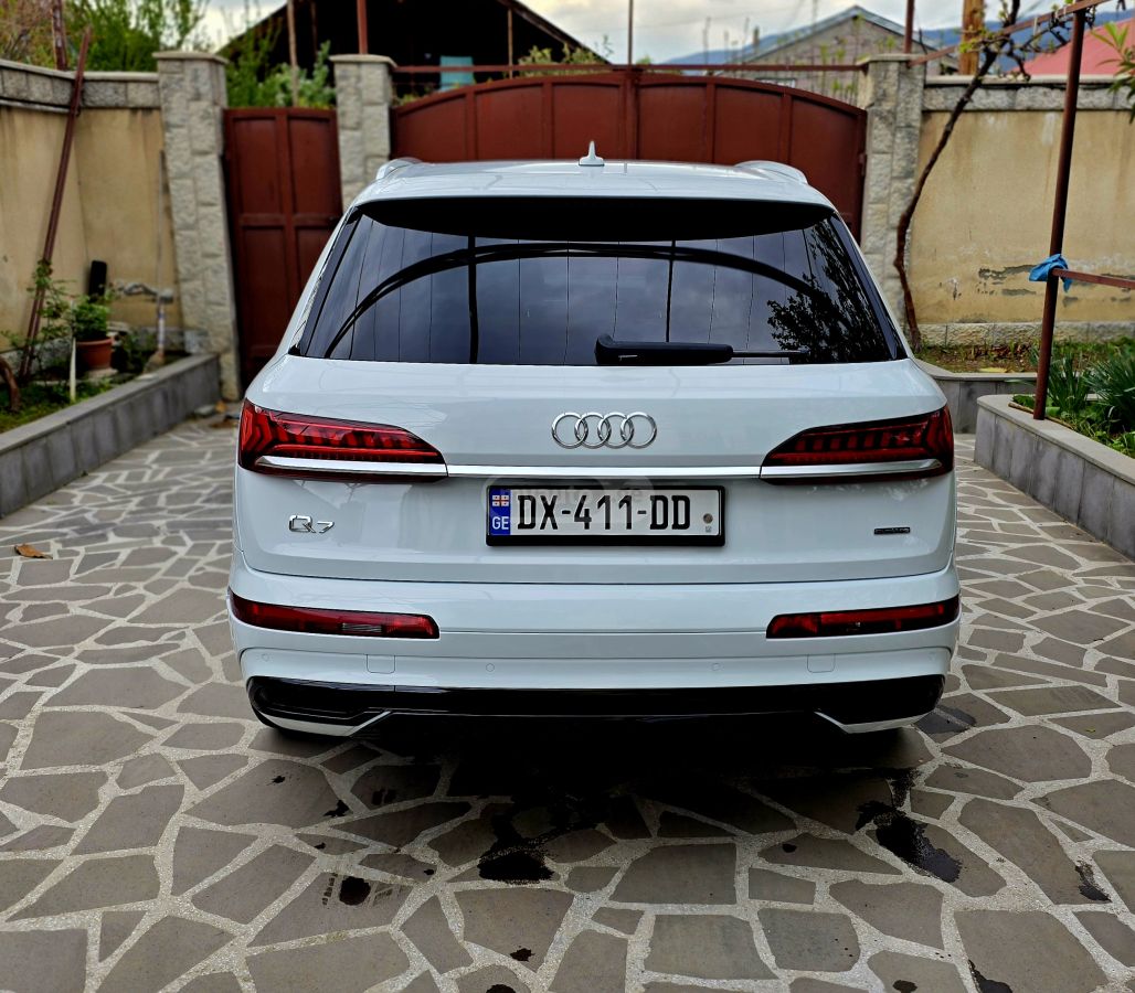Audi Q7 - фото 5