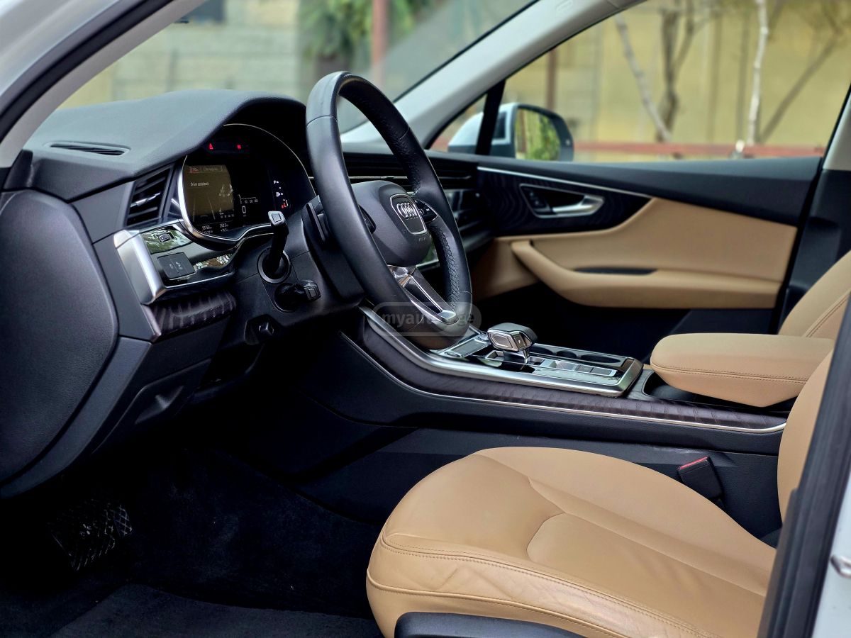 Audi Q7 - фото 8