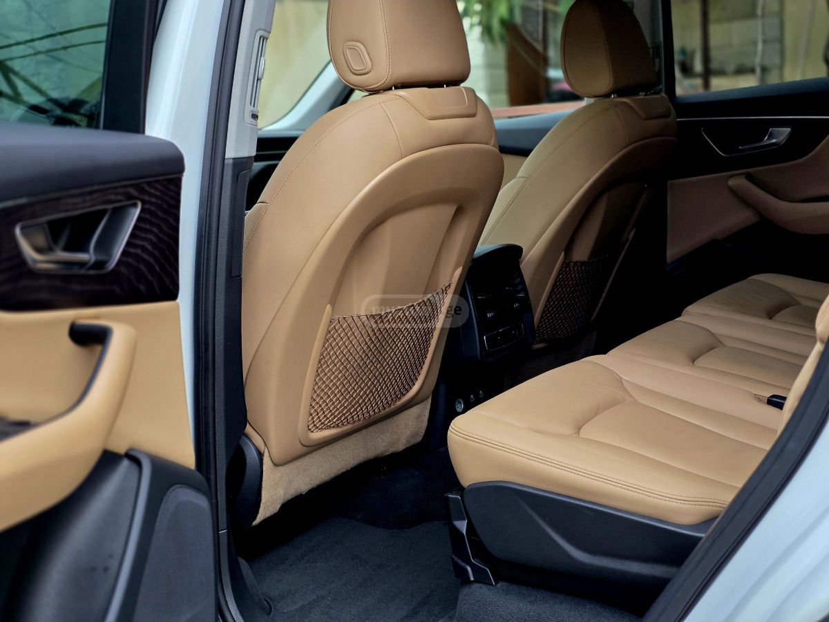 Audi Q7 - фото 9